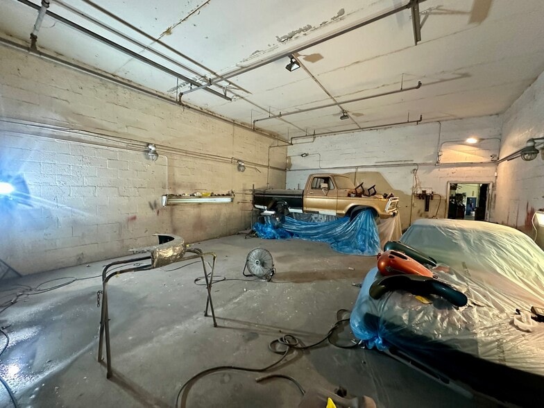 More Photos Of 1002 SE 9th St, Cape Coral Service For Sale