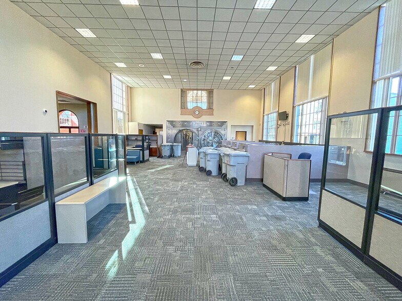 More Photos Of 2 E Main St, Mechanicsburg Office For Sale