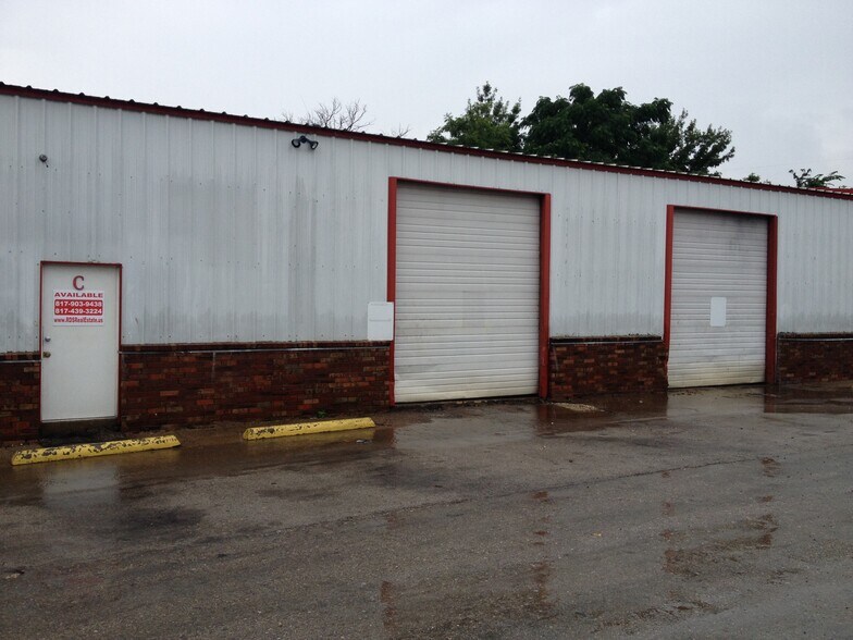 More Photos Of 3101 N Main St, Mansfield Warehouse For Lease