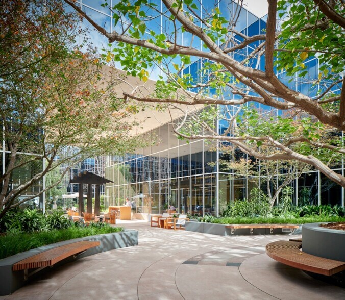 More Photos Of 345 N Maple Dr, Beverly Hills Office For Lease