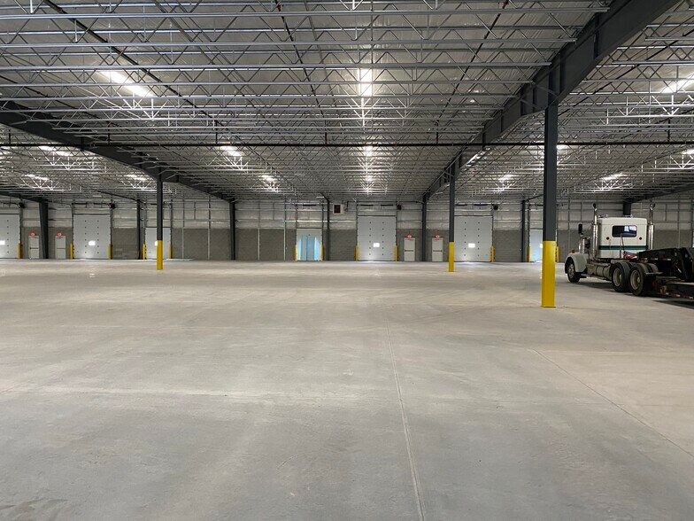 More Photos Of 121 Bay Hill Dr, Latrobe Warehouse For Lease