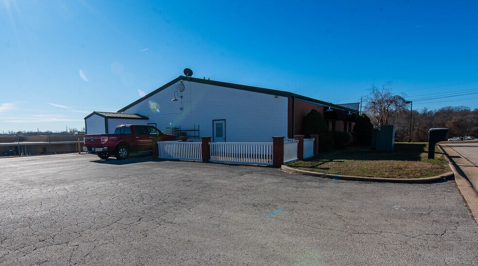 More Photos Of 1298 N Highway 47, Union Freestanding For Sale