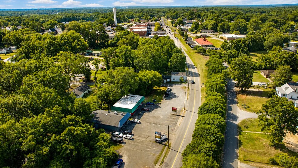 More Photos Of 205 N Main St, Belton General Retail For Sale