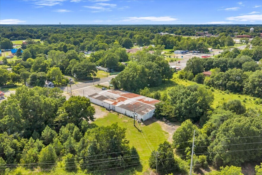 More Photos Of 607 Martin Luther King Jr Dr, Fort Valley Flex For Sale