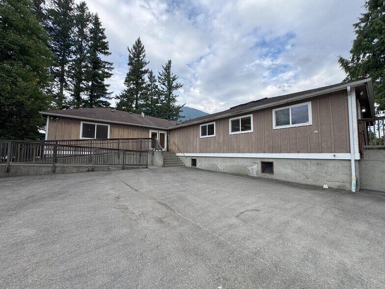 More Photos Of 349 E 3rd St, North Bend Office For Sale