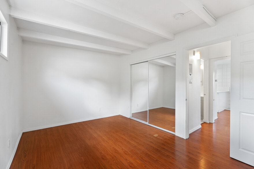More Photos Of 1124 Victoria St, Costa Mesa Apartments For Sale