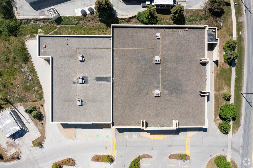 More Photos Of 35 Mapleview Dr W, Barrie Unknown For Lease