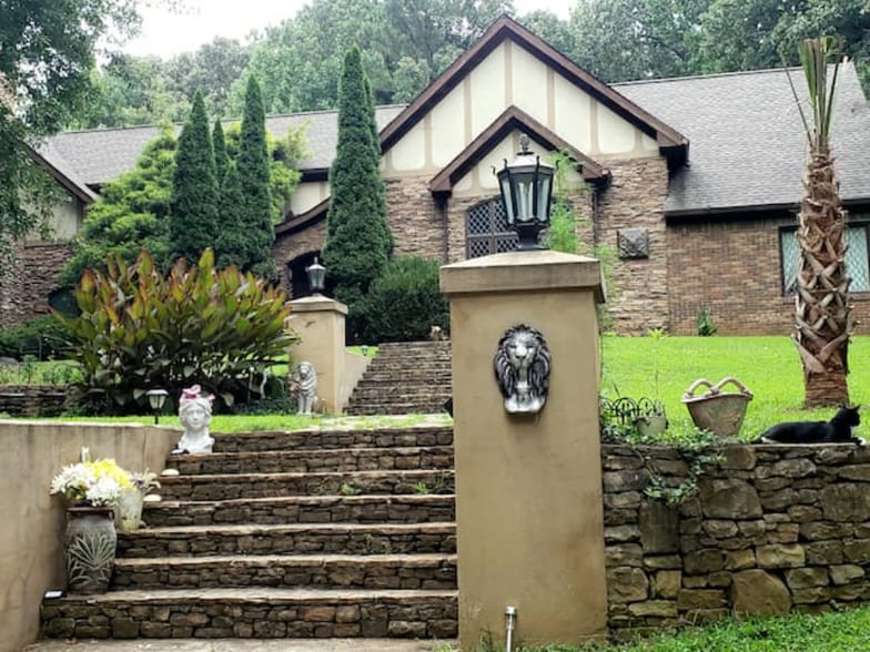 More Photos Of 3000 Cathedral Pl, Decatur Movie Radio TVStudio For Sale