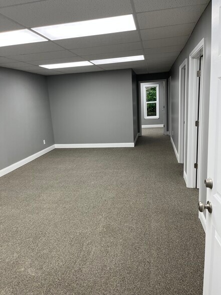 More Photos Of 7505 Sussex Dr, Florence Medical For Lease