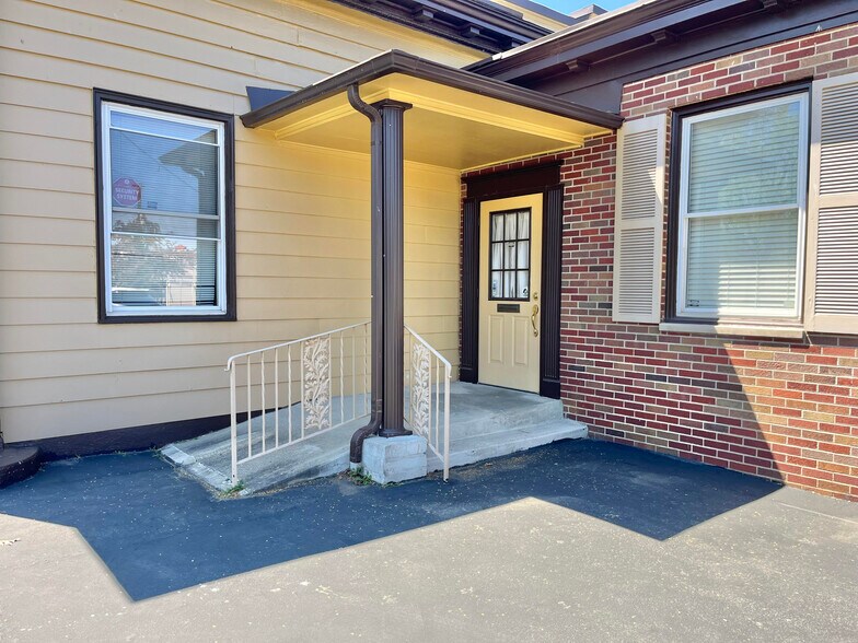 More Photos Of 350 5th Ave, Huntington Medical For Sale