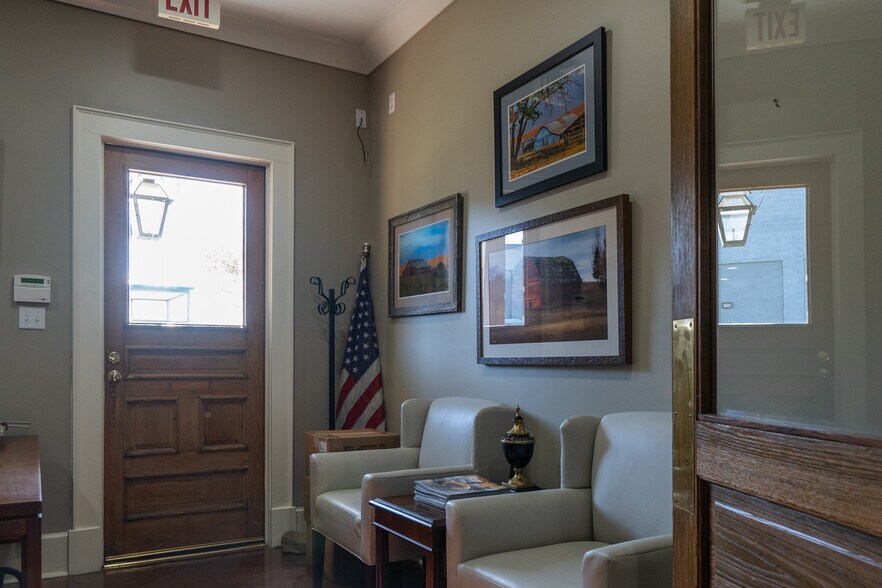 More Photos Of 40 Northtown Dr, Jackson Office Residential For Sale