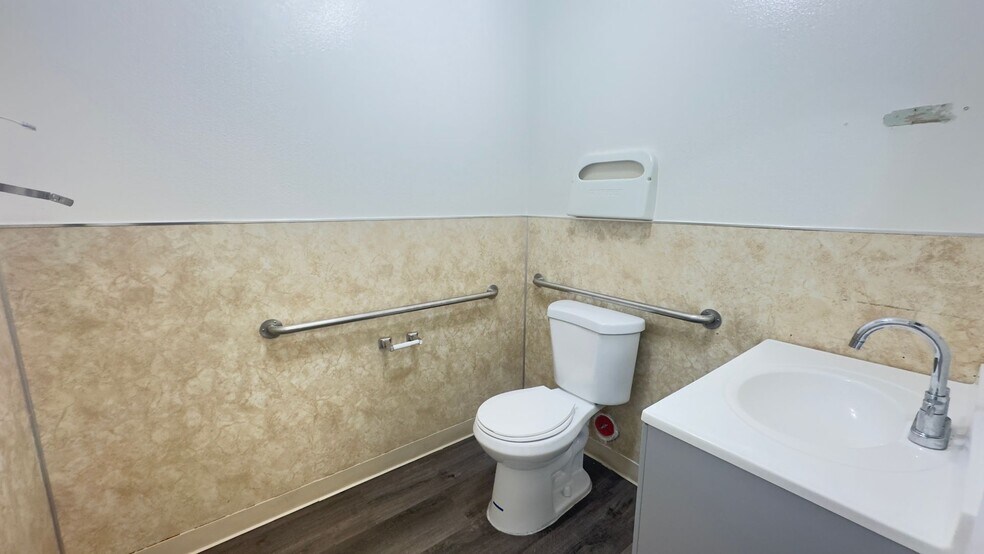 More Photos Of 1100-1160 E Route 66, Glendora Office For Lease