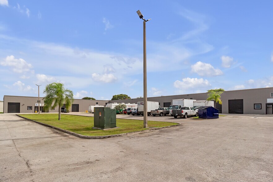 More Photos Of 14000-14048 SW 140th St, Miami Warehouse For Lease