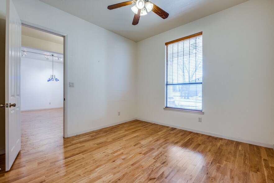 More Photos Of 2002 Moser Ave, Dallas Land For Sale