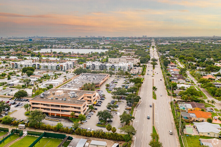 More Photos Of 2855-2921 Stirling Rd, Hollywood Unknown For Lease