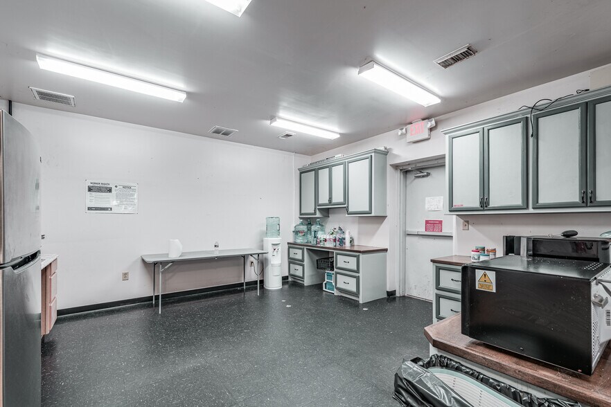 More Photos Of 2061 Magnolia Dr, Pasadena Industrial For Sale