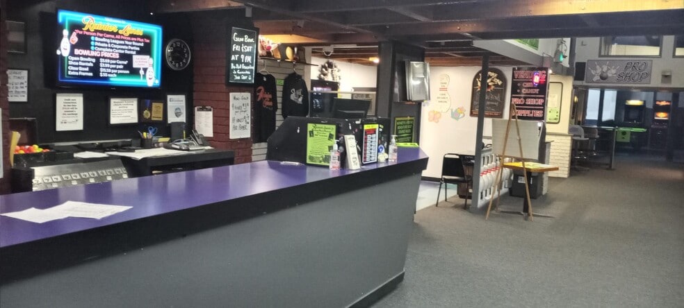 More Photos Of 415 W Heron St, Aberdeen Bowling Alley For Sale
