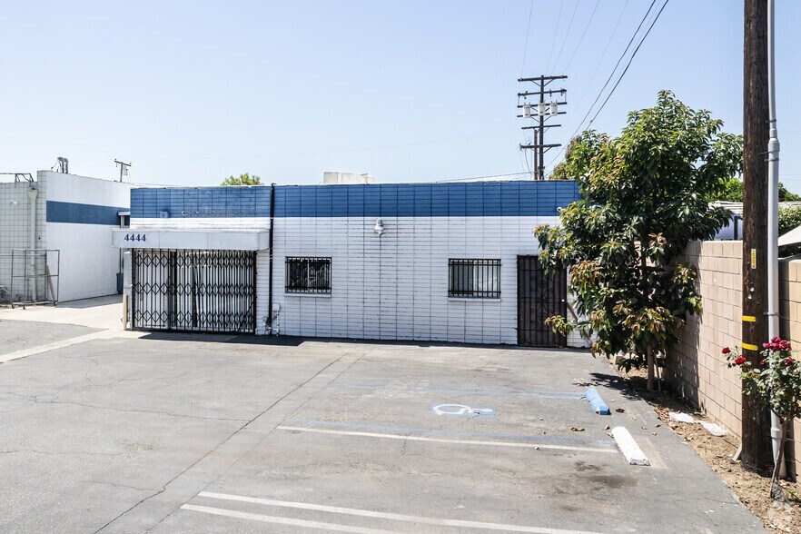 More Photos Of 4444 Union Pacific Ave, Commerce Warehouse For Sale