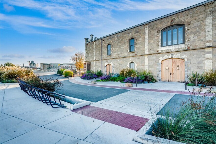 More Photos Of 920-930 3rd St, Napa Flex For Lease