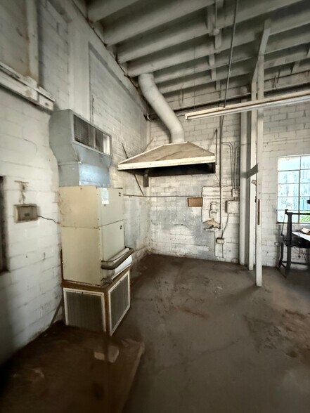 More Photos Of 119 E Main St, Cuero General Retail For Sale