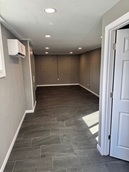 More Photos Of 797 Carlton Dr, Bentleyville Warehouse For Lease