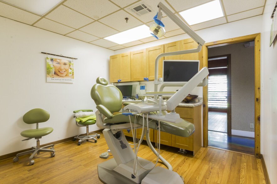 More Photos Of 8200 W Sunrise Blvd, Plantation Office For Sale