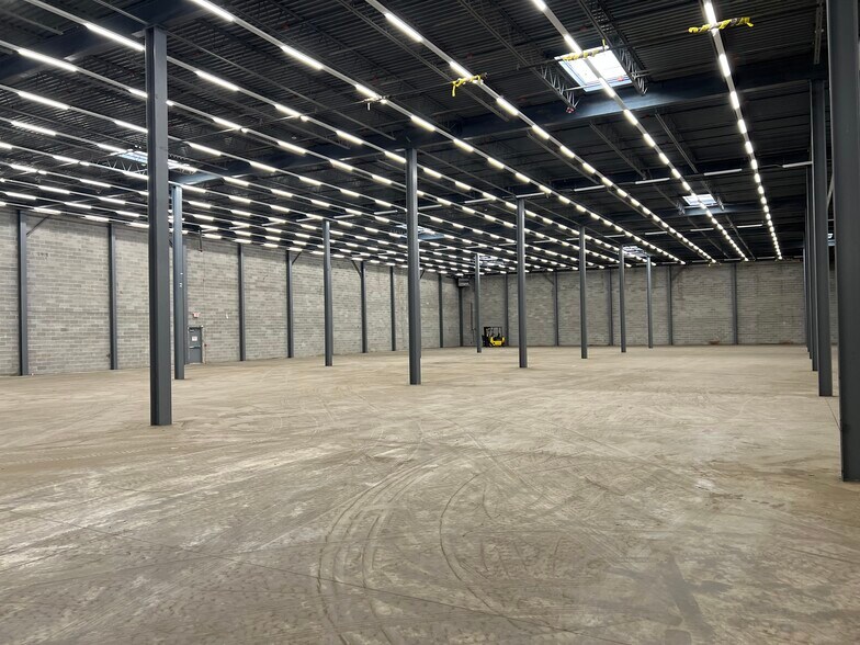 More Photos Of 120 Clyde Rd, Somerset Warehouse For Lease