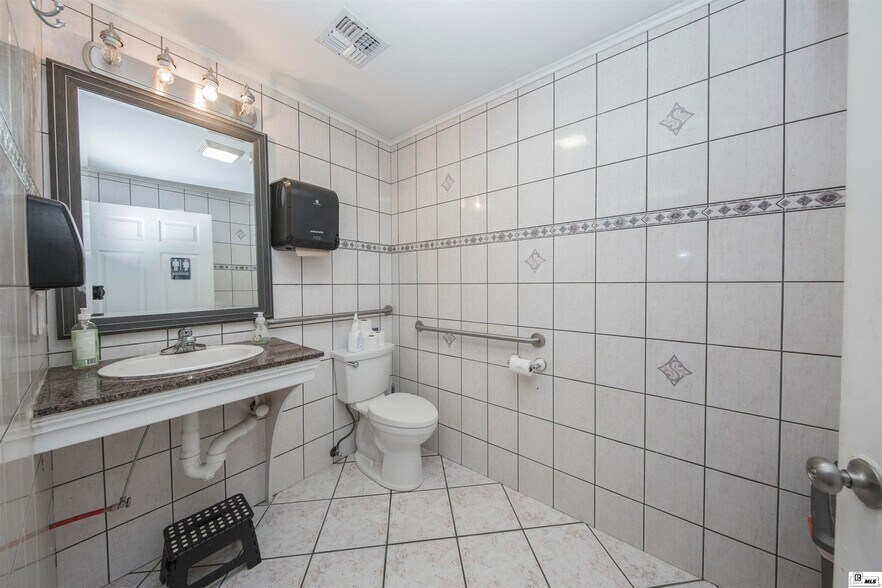 More Photos Of 707-709 Trenton St, West Monroe Storefront For Sale