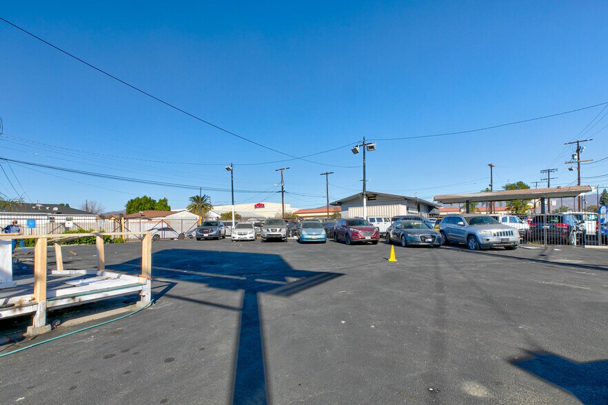 More Photos Of 13243 Osborne St, Arleta Land For Lease