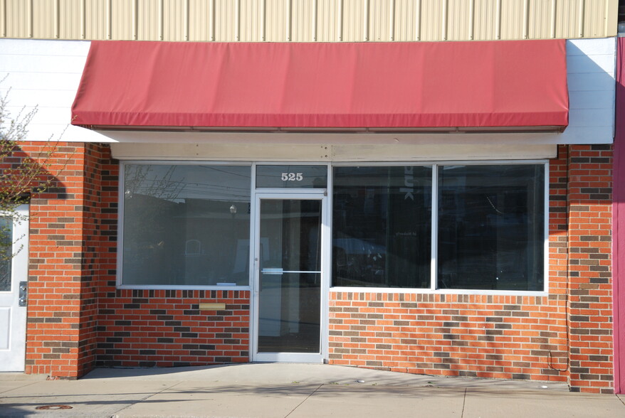 Primary Photo Of 525 W Coates St, Moberly Storefront For Lease