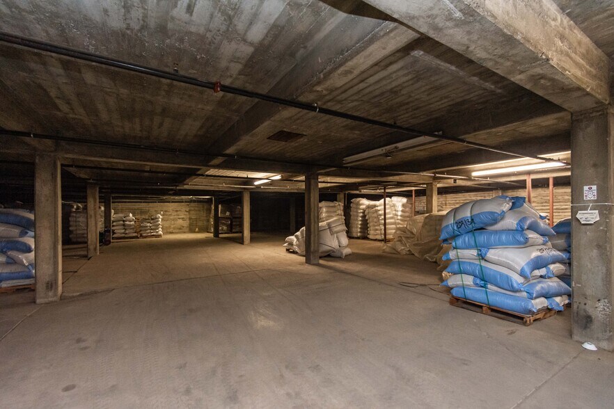 More Photos Of 723 Railroad Ave, Winters Warehouse For Lease
