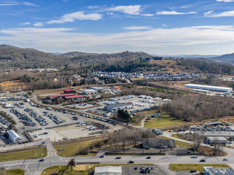 More Photos Of 5030 Hendersonville Rd, Fletcher Office For Sale