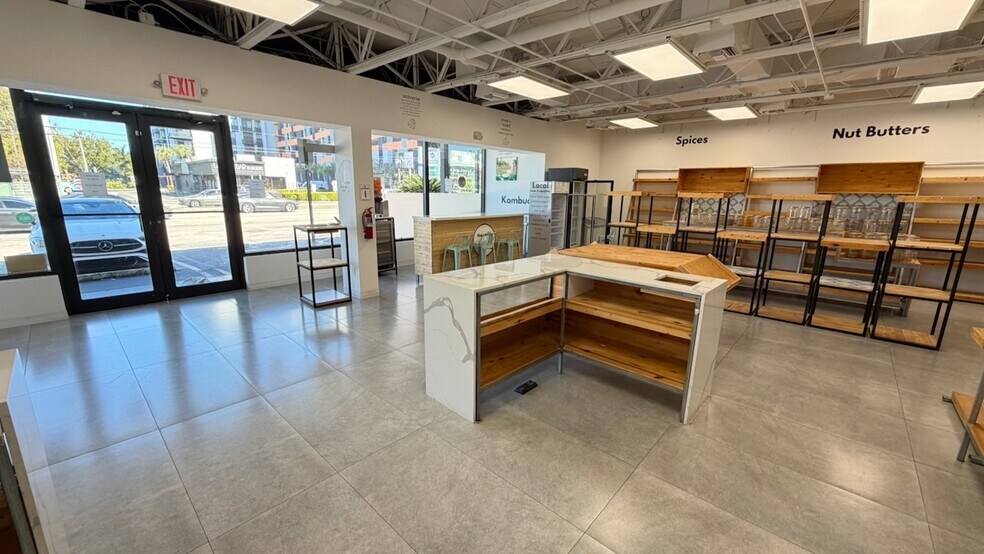 More Photos Of 2100-2104 E Oakland Park Blvd, Fort Lauderdale Freestanding For Lease