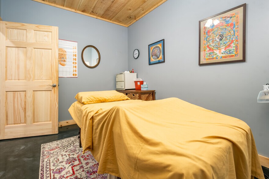 More Photos Of 541 Spruce St, Thomas Flex For Sale