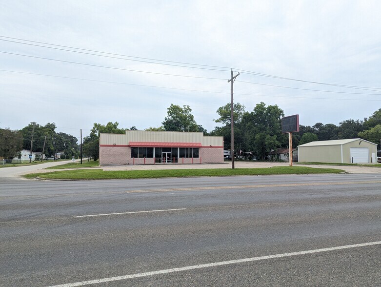 More Photos Of 411 E Main St, Daisetta Freestanding For Sale