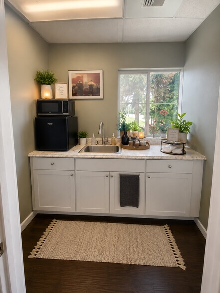 More Photos Of 809 W Main St, Monroe Medical For Sale
