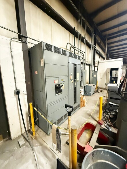 More Photos Of 128 Industrial Dr, Gilberts Warehouse For Lease