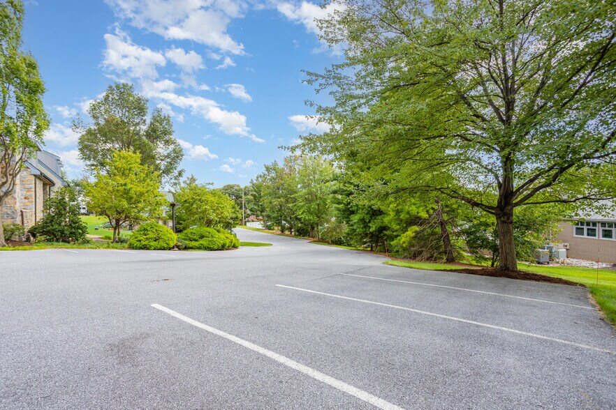 More Photos Of 1910 Harrington Dr, Lancaster Office For Sale