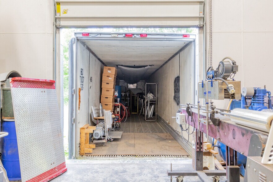 More Photos Of 1487 Main Street, Oxford Industrial For Sale