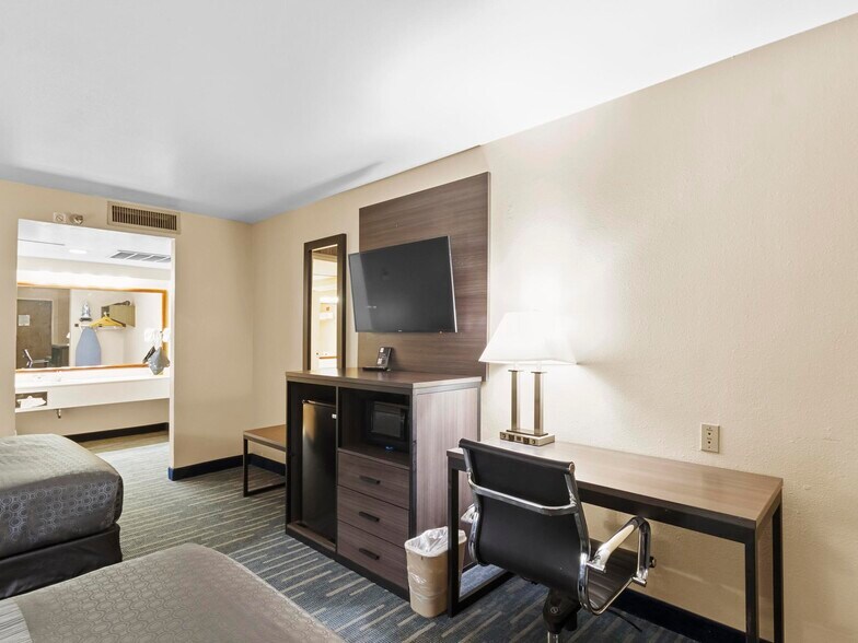 More Photos Of 850 S Bluff St, Saint George Hotel For Sale