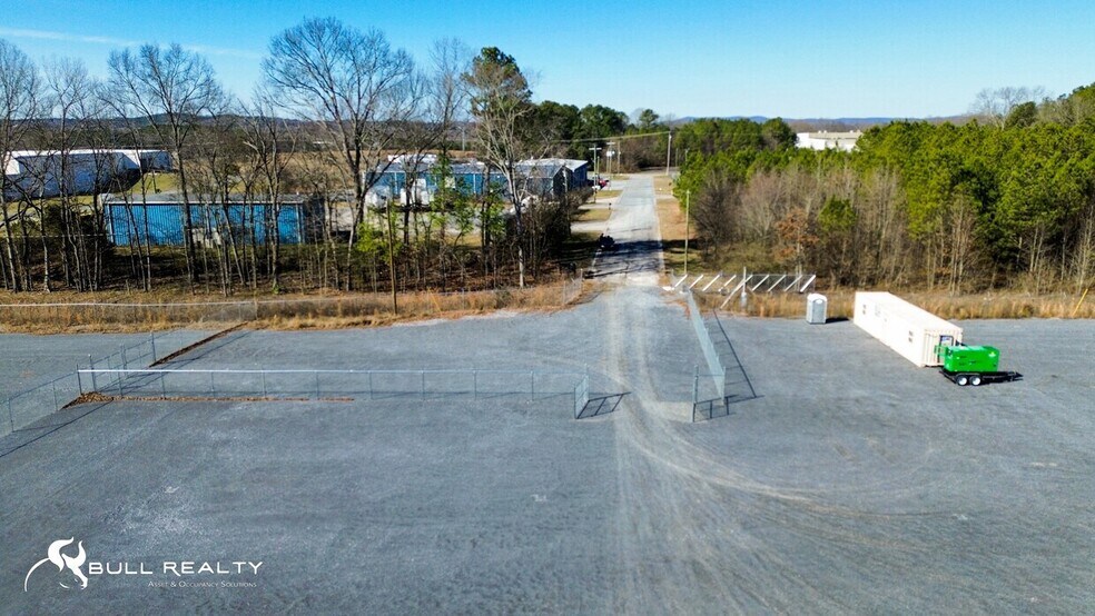 More Photos Of 152 Tyler Dr, Calhoun Warehouse For Lease
