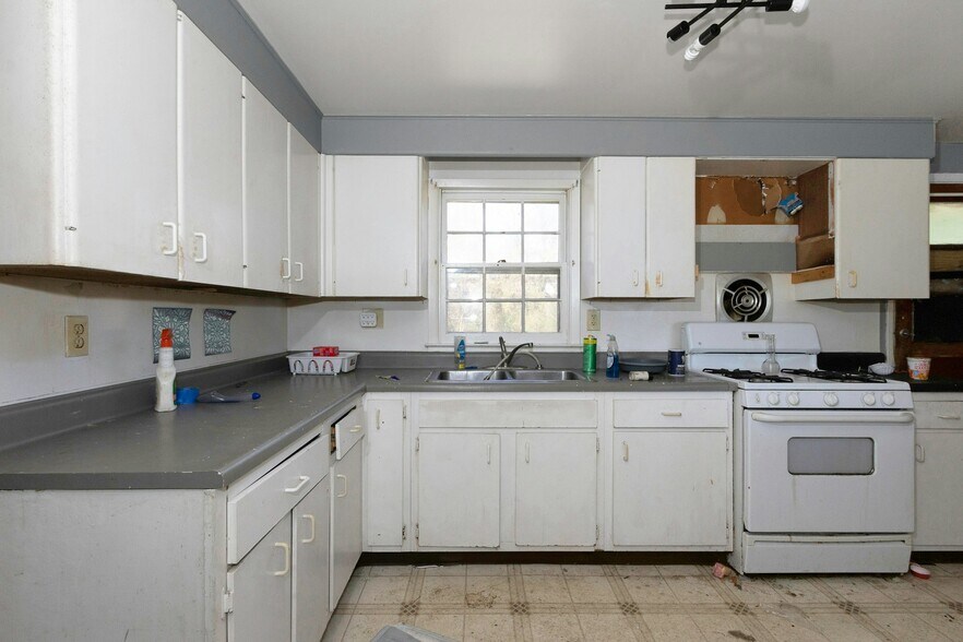 More Photos Of 37 Old Route 9W, New Windsor Township Specialty For Sale