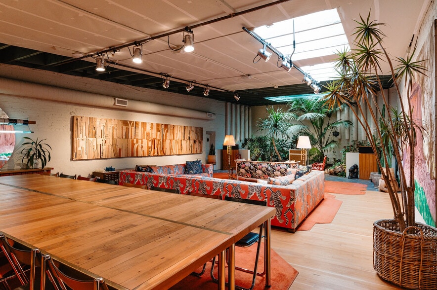 More Photos Of 607 4th St, Los Angeles Showroom For Sale