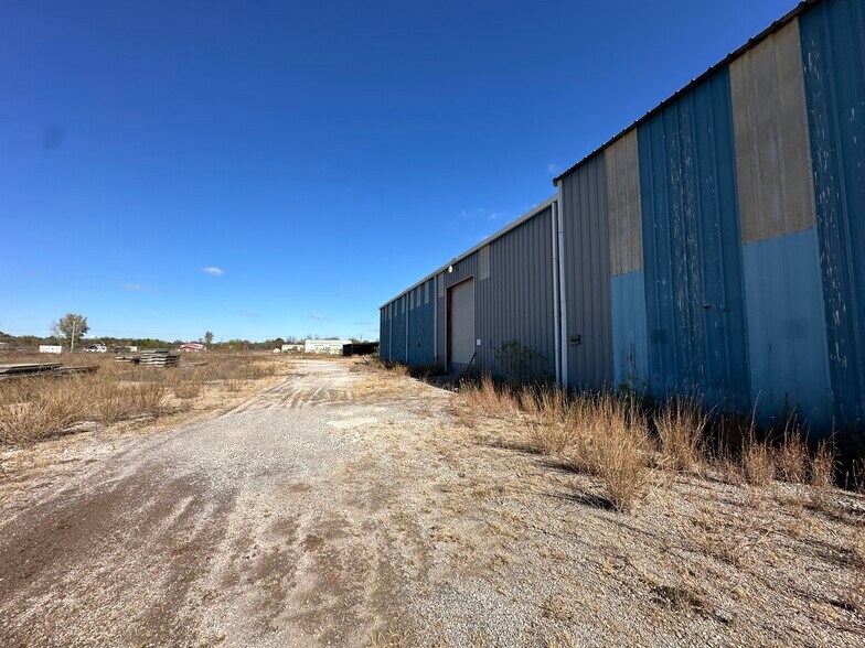 More Photos Of 611 Azalea Dr, Muskogee Warehouse For Sale