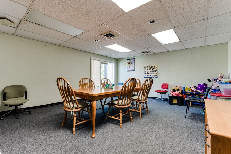 More Photos Of 944 W 5th Ave, Eugene Office For Lease