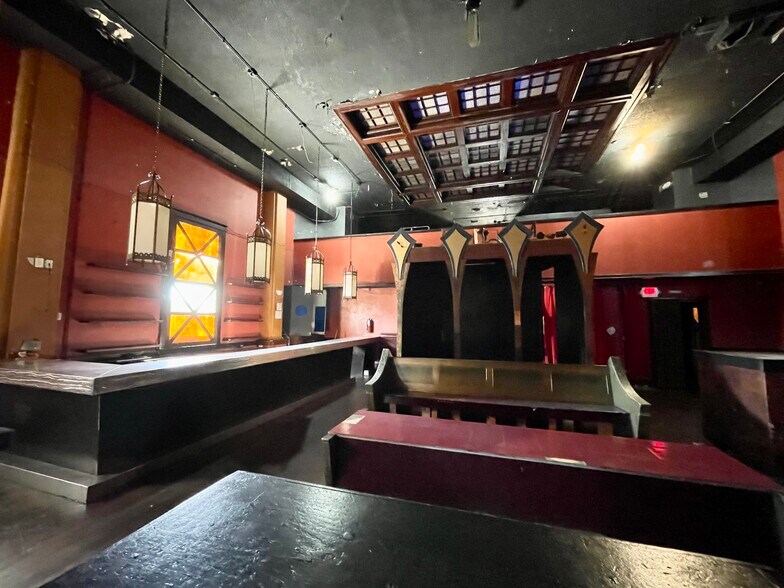 More Photos Of 209-211 E Chicago St, Elgin Bar For Sale