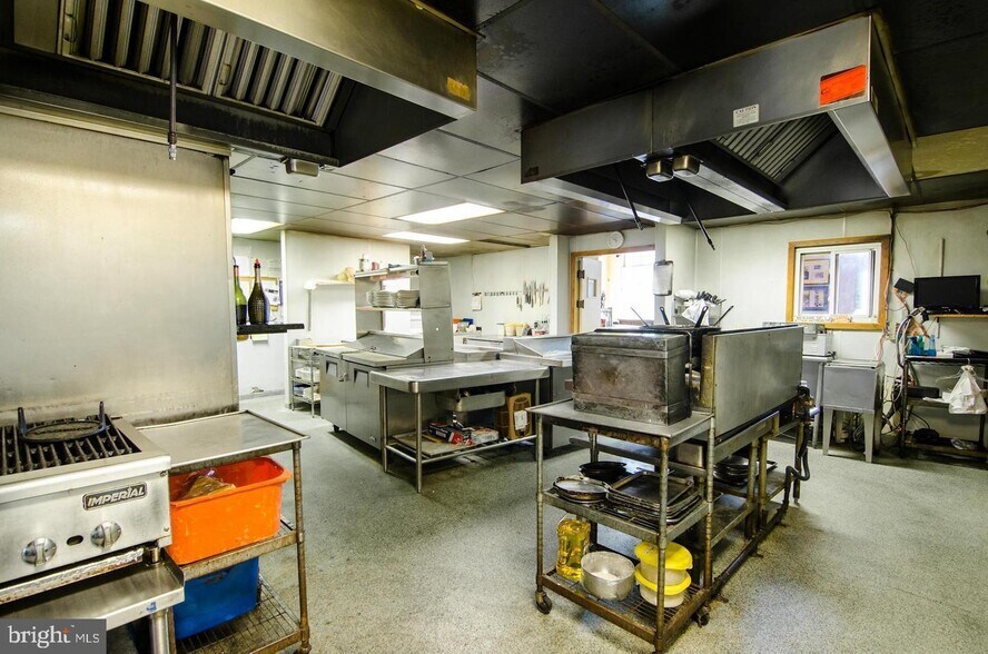 More Photos Of 201 E German St, Shepherdstown Storefront For Sale