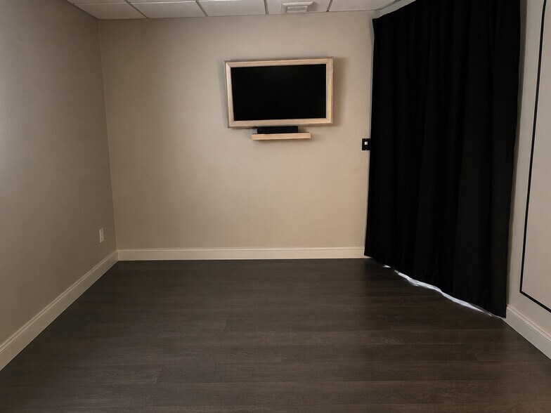 More Photos Of 401R Lowell St, Lexington Office For Lease