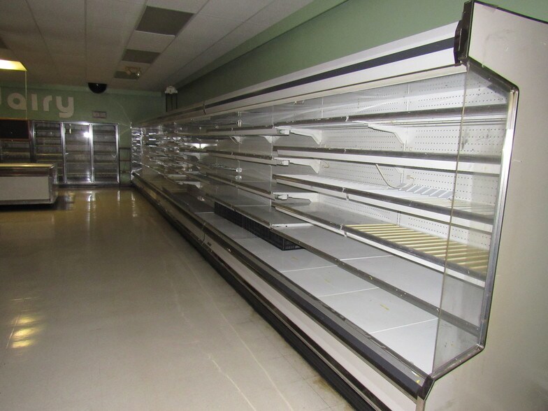 More Photos Of 275 Laing St, Redgranite Supermarket For Lease