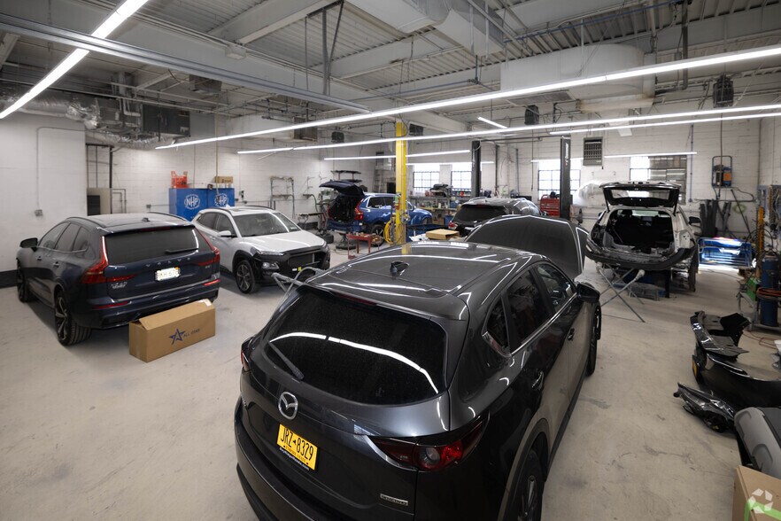More Photos Of 910 3rd Ave, New Hyde Park Warehouse For Sale